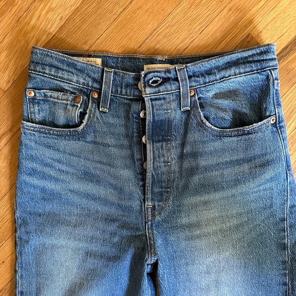Levi's Women's Ribcage Straight Ankle Jeans (NWOT) - Picture 3 of 6